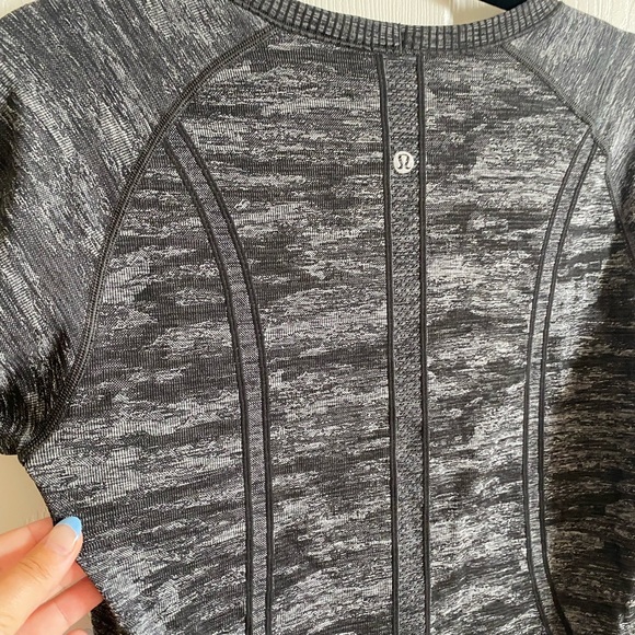 Lululemon camo Swiftly Tech Tee - Picture 3 of 9